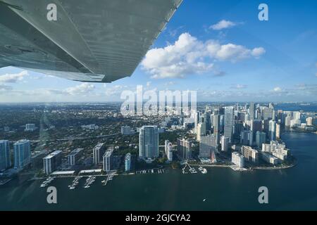 USA, Florida, Miami, Miami Wasserflugzeug Tour. Ein Blick auf Point View und die Innenstadt von Miami vom South Channel. Stockfoto