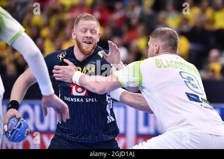 Göteborg 202001112 der Schwede Jim Gottfridsson gegen Blaz Blagotinsek während der Männer-EHF EURO 2020 Handball-Gruppe F-Vorrunde zwischen Schweden und Slowenien in der Scandinavium Arena Sonntag, 12. Januar 2020. Foto Bjorn Larsson Rosvall / TT kod 9200 Stockfoto