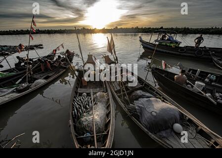 Fischer, Fischerboote, Netze Fischernetze auf dem Irrawadden-Flussdelta, Myanmar. Foto: Magnus Martinsson / TT / 2734 Stockfoto