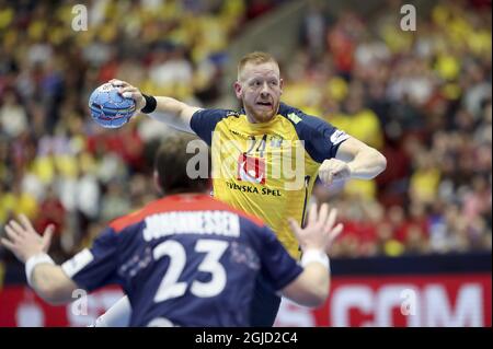 Der Schwedin Jim Gottfridsson in Aktion während der Männer-Handball-Europameisterschaft in der Hauptrunde der Gruppe 2 zwischen Slowenien und Ungarn in der Malmo Arena, Freitag, 19. Januar 2020. Foto Andreas Hillergren / TT / Code 10600 Stockfoto