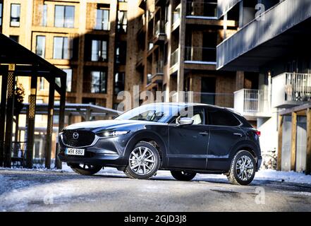 Mazda CX-30 Skyactiv-X Cosmo AWD ?Straße, Straße, Verkehr, Kommunikation, Fahrzeug Foto: Pontus Lundahl / TT / kod 10050 Stockfoto