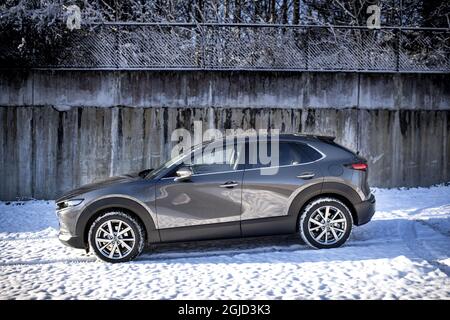 Mazda CX-30 Skyactiv-X Cosmo AWD ?Straße, Straße, Verkehr, Kommunikation, Fahrzeug Foto: Pontus Lundahl / TT / kod 10050 Stockfoto