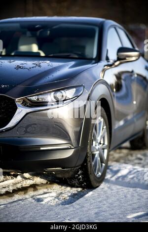 Mazda CX-30 Skyactiv-X Cosmo AWD ?Straße, Straße, Verkehr, Kommunikation, Fahrzeug Foto: Pontus Lundahl / TT / kod 10050 Stockfoto