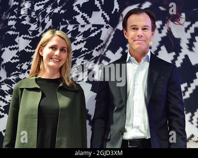 Helena Helmersson, neue CEO von H&M, und der zurückgetretene CEO Karl-Johan Persson bei der Präsentation des Geschäftsberichts am Donnerstag, 30. Januar 2010 Foto: Jonas Ekstromer / TT kod 10030 Stockfoto