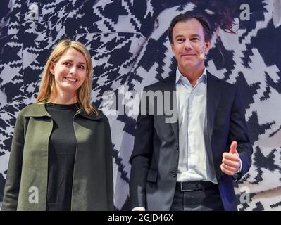 Helena Helmersson, neue CEO von H&M, und der zurückgetretene CEO Karl-Johan Persson bei der Präsentation des Geschäftsberichts am Donnerstag, 30. Januar 2010 Foto: Jonas Ekstromer / TT kod 10030 Stockfoto