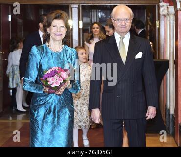 Königin Silvia König Carl XVI Gustaf Schwedische Royals besuchen ein Konzert von Lilla Akademien, eine Musikschule für Kinder,Â Vasa Theater, Stockholm, 2020-02-13 (c) Karin TÃ¶rnblom / TT Kod 2377 Stockfoto