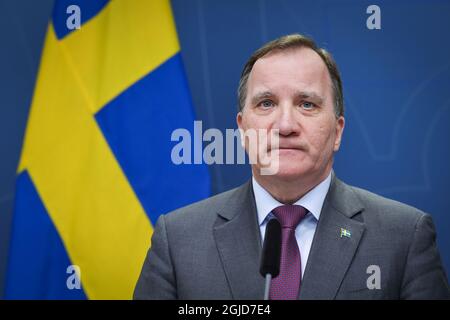 STOCKHOLM 20200313 die Sozialministerin Lena Hallengren (L) und Ministerpräsident Stefan Lofven halten am Freitag, den 13. März, eine Pressekonferenz in den Regierungsbüros über die Verfügbarkeit von Materialien im Gesundheitssektor ab. Foto: Jessica Gow / TT / kod 10070 Stockfoto