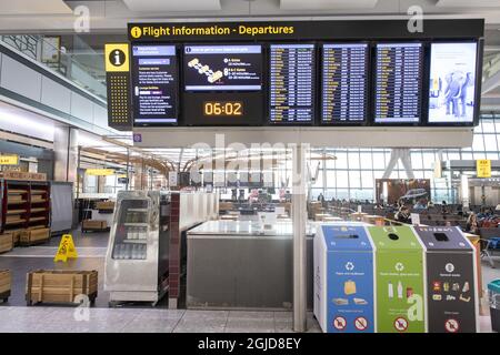 LONDON 20200322 leere und geschlossene Restaurants am Flughafen Heathrow am Sonntag, den 22. März 2020. Das Coronavirus wirkt sich auf den Luftverkehr und Flughäfen weltweit aus. Foto: Mikael Fritzon / TT / kod 62360 Stockfoto
