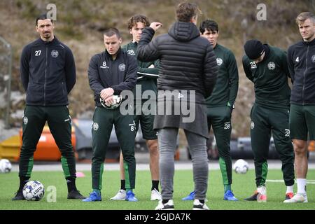 Stockholm 20200113 Mailands Spieler Zlatan Ibrahimovic war vor Ort, als das schwedische Ligenteam Hammarby IF am Montag, den 13. April 2020, bei Arsta IP in Stockholm trainingsbereit war. Foto Henrik Montgomery / TT kod 10060 *SCHWEDEN AUS* Stockfoto