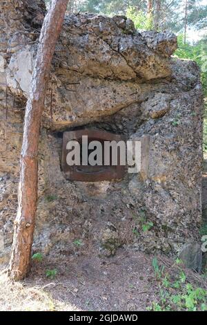 Anusin, Siemiatycze, Polen - 12. Juli 2021: Molotow-Linie, gebaut von der Sowjetunion in der Zeit von 1940-1941 (russische Verteidigungslinie). Bunker Stockfoto