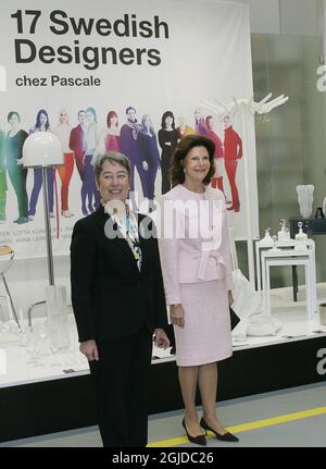 Königin Silvia von Schweden und Österreichs First Lady Margit Fischer besuchten am zweiten Tag eines dreitägigen Österreich-Besuches das Designforum mit der Ausstellung "Swedish Design Secrets-People, Products, Processes" in Wien. Stockfoto