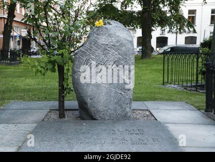 Olof Palme wird zusammen mit seiner Frau Lisbeth Palme auf dem Friedhof von Adolf Fredrik beigesetzt. Der Mord an Olof Palme könnte nach 34 Jahren kurz vor der Lösung stehen. Der schwedische Premierminister Olof Palme (S) wurde am SveavÃ¤gen ermordet, 28. Februar 1986, Stockholm, 2020-06-08 (c) Patrik C Ã–sterberg / TT Code 2857 Stockfoto