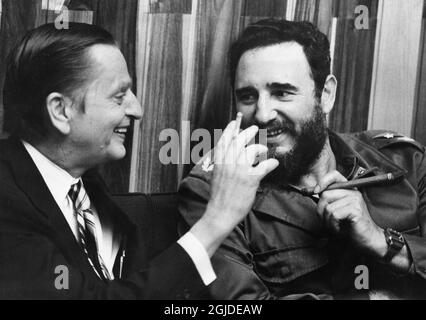 Der schwedische Staatsanwalt wird am Mittwoch, den 10. Juni 2020, die Ergebnisse des Attentats auf Olof Palme vorlegen. ARCHIV 19751111 Schwedens Premierminister Olof Palme und Fidel Castro bei einem Besuch von Palme in Kuba Juli 2,1975 Foto: Hasse Persson / EXP / TT / Kod: 417 **SWEDEN OUT** Stockfoto