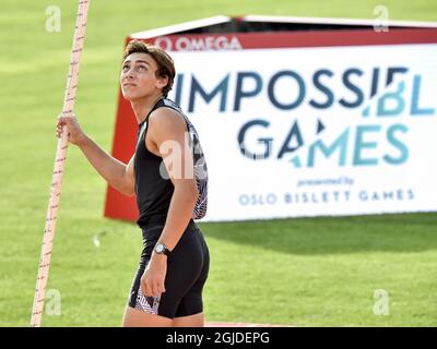 Stabhochspringer Armand Duplantis (SWE) während der Leichtathletik-Veranstaltung Impossible Games in der Bislet Arena in Oslo, Norwegen, 11. Juni 2020. Foto: Jonas Ekstromer / TT / Code 10030 Stockfoto