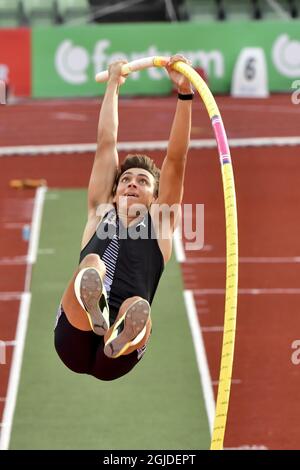 Stabhochspringer Armand Duplantis (SWE) während der Leichtathletik-Veranstaltung Impossible Games in der Bislet Arena in Oslo, Norwegen, 11. Juni 2020. Foto: Jonas Ekstromer / TT / Code 10030 Stockfoto