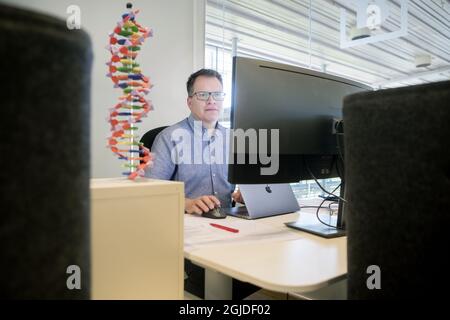 Peter Sjolund, Genealogist und DNA-Experte, half der Polizei, die Doppelmorde an einem 8-jährigen Jungen und einer 56-jährigen Frau in Linkoping im Jahr 2004 mithilfe kommerzieller Genealogie-Datenbanken und DNA zu lösen. Foto: Mats Andersson / TT Code 62210 Stockfoto