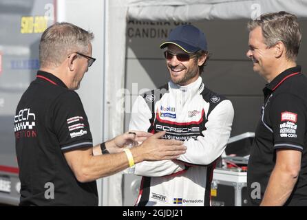 KARLSKOGA 2020-08-15 Prins Carl Philip tÃ¤vlar i Porsche Carrera Cup Scandinavia under lÃ¶rdagen pÃ¥ GellerÃ¥sen Arena. Det gick inte SÃ¥ bra FÃ¶r prins Carl Philip i gÃ¥rdagens kval, han kommer dÃ¤rmed att FÃ¥ starta sist i dagens tÃ¤vlingar. Foto: Tommy Pedersen / TT / kod 10650 Stockfoto