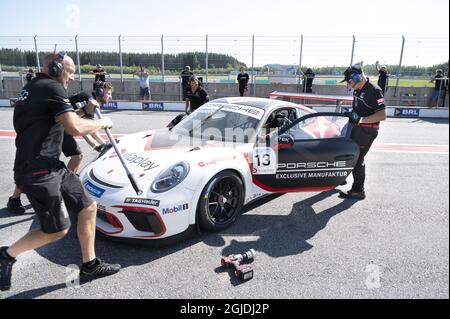 KARLSKOGA 2020-08-15 Prinz Carl Philip tritt am 15. August 2020 im Porsche Carrera Cup Scandinavia in der Gellerasen Arena an. Foto: Tommy Pedersen / TT / kod 10650 Stockfoto