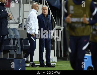 Franceâ´s-Cheftrainer Didier Deschamps (R) während des Fußballspiels der UEFA Nations League zwischen Schweden und Frankreich in der Friends Arena in Stockholm, Schweden, 05. September 2020. Foto: Jessica Gow / TT kod 10070 Stockfoto