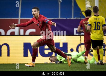 Portugals Cristiano Ronaldo feiert am 08. September 2020 in der Friends Arena in Stockholm, Schweden, nach dem Tor während des UEFA Nations League-, Division A-, Gruppen-3-Fußballspiels zwischen Schweden und Portugal. Foto Janerik Henriksson / TT kod 10010 *SCHWEDEN AUS* Stockfoto