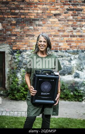 Die schwedische Erfinderin Petra Wadstrom's Creation Solvatten (Solarwasser) nutzt die Sonnenenergie, um kontaminiertes Wasser zu reinigen und zu erhitzen. Solarwasser kann 40 Liter sauberes Wasser pro Tag, 6,000 Liter pro Jahr und 50,000 Liter pro Leben produzieren. Mehr als zwei Milliarden Menschen fehlt es zu Hause an sauberem Wasser. Solvatten befasst sich direkt mit armutsbedingten Gesundheitsthemen, die mit Energieknappheit und schlechter Wasserqualität verbunden sind. Foto: Carolina Byrmo / Aftonbladet / TT-Code 2512 Stockfoto