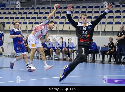 Alingsas 2020-11-24 EHF European League Alingsas - SC Magdeburg 30-29 Christian O'Sullivan und Anton Hedvall Foto Tommy Holl / TT Code 2391 Stockfoto