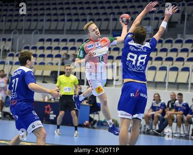 Alingsas 2020-11-24 EHF European League Alingsas - SC Magdeburg 30-29. Omar Ingi Magnusson schießt Tor Foto Tommy Holl / TT Code 2391 Stockfoto