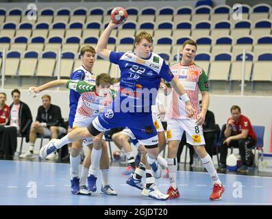 Alingsas 2020-11-24 EHF European League Alingsas - SC Magdeburg 30-29 Axel Franzén punktet Foto Tommy Holl / TT Code 2391 Stockfoto