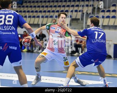 Alingsas 2020-11-24 EHF European League Alingsas - SC Magdeburg 30-29 Jacob Lundahl stoppt Michael Damgaard Nielsen für Hard- und Root-Karte Foto Tommy Holl / TT Code 2391 Stockfoto