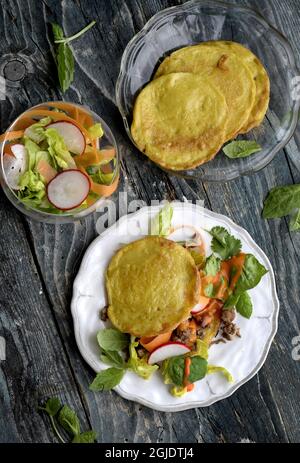 Pfannkuchen sind auf der ganzen Welt beliebt. Vietnamesische Crepes mit Hackfleisch und Gemüse. Foto Janerik Henriksson / TT / Code 10010 Stockfoto