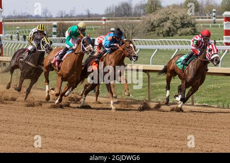 Vollblut-Pferderennen auf der Keeneland-Rennstrecke beim Spring Meet, Lexington, Kentucky. (Nur Für Redaktionelle Zwecke) Stockfoto