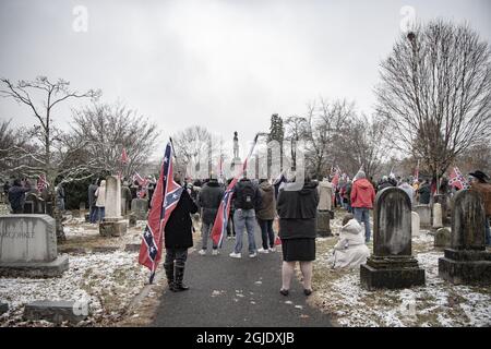 Lee-Jackson Day Parade, Lexington Virginia, USA, 16. Januar 2021, Gedenken an die konföderierten Generäle Robert E. Lee und Stonewall Jackson. Menschen, die die Main Street entlang gehen und sich am Stonewall Jackson Denkmal versammeln. Viele Teilnehmer sind in konföderierten Uniformen aus dem Bürgerkrieg gekleidet. Foto: Peter Wixtrom / Aftonbladet / TT-Code 2512 Stockfoto