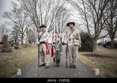 Lee-Jackson Day Parade, Lexington Virginia, USA, 16. Januar 2021, Gedenken an die konföderierten Generäle Robert E. Lee und Stonewall Jackson. Menschen, die die Main Street entlang gehen und sich am Stonewall Jackson Denkmal versammeln. Viele Teilnehmer sind in konföderierten Uniformen aus dem Bürgerkrieg gekleidet. Picture: Chris, Gunner und Sean. Foto: Peter Wixtrom / Aftonbladet / TT-Code 2512 Stockfoto