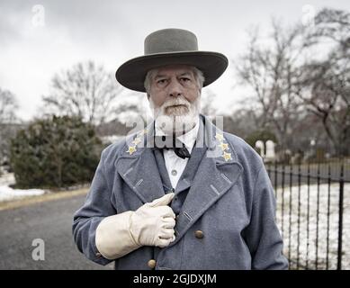 Lee-Jackson Day Parade, Lexington Virginia, USA, 16. Januar 2021, Gedenken an die konföderierten Generäle Robert E. Lee und Stonewall Jackson. Menschen, die die Main Street entlang gehen und sich am Stonewall Jackson Denkmal versammeln. Viele Teilnehmer sind in konföderierten Uniformen aus dem Bürgerkrieg gekleidet. Foto: Peter Wixtrom / Aftonbladet / TT-Code 2512 Stockfoto