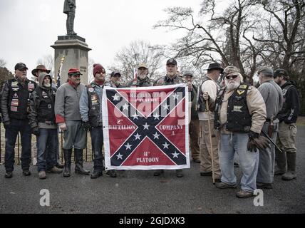 Lee-Jackson Day Parade, Lexington Virginia, USA, 16. Januar 2021, Gedenken an die konföderierten Generäle Robert E. Lee und Stonewall Jackson. Menschen, die die Main Street entlang gehen und sich am Stonewall Jackson Denkmal versammeln. Viele Teilnehmer sind in konföderierten Uniformen aus dem Bürgerkrieg gekleidet. Foto: Peter Wixtrom / Aftonbladet / TT-Code 2512 Stockfoto