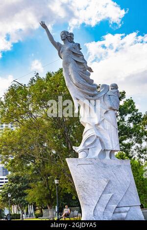 Denkmal für die Statue von Einwanderern, Woldenberg Park, New Orleans, Louisiana. Statue errichtet 1995 von Franco Alessandrini. (Nur Für Redaktionelle Zwecke) Stockfoto