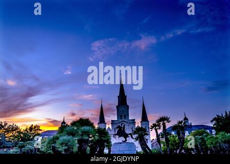 Sonnenuntergang Andrew Jackson Statue, Saint Louis Kathedrale, Cabildo State Museum, New Orleans, Louisiana. Statue errichtet 1856 Stockfoto