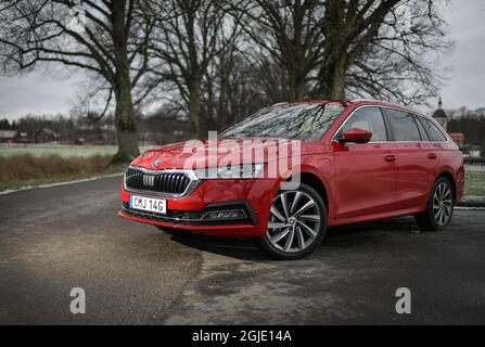 Skoda Octavia Combi IV Plug-in Hybrid. Ein geparktes Auto Foto anders Wiklund / TT Code 10040 Stockfoto