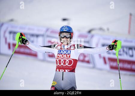 Petra Vlhova aus der Slowakei reagiert nach einem Durchfahren der Ziellinie beim zweiten Lauf des Damen-Slalom-Rennens des FIS Ski Alpine World Cup in Are, Schweden, am 12. März 2021. Foto: Pontus Lundahl / TT / kod 10050 Stockfoto