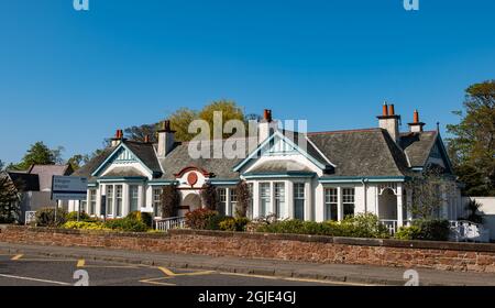 1910 erbaut Edington Cottage Hospital mit einem sonnigen blauen Himmel, North Berwick, East Lothian, Schottland, Großbritannien Stockfoto