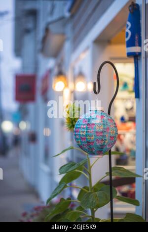 USA, Massachusetts, Cape Ann, Rockport. Rockport Harbour, Bärenfellhalsausschnitt, Laterne Stockfoto