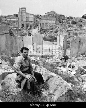 Farmer Faustino Aguilar, in Belchite, Spanien, 11. Mai 1976. Faustinos Kinderstadt wurde während des Krieges vollständig zerstört. Die Ruinen stehen noch immer als geschütztes nationales Denkmal. Es gibt immer noch Menschen, die in Häusern leben, deren Außenwände voller Einschusslöcher sind. Foto: Sven-Erik Sjoberg / DN / TT / Code: 53 Stockfoto