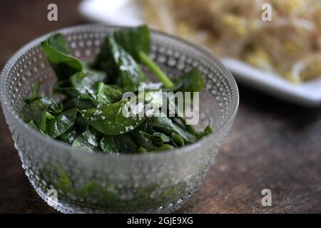 Erstellen oder bauen Sie Ihre eigene Schüssel mit koreanischen Bibimbap. Foto Janerik Henriksson / TT-Code 10010 Stockfoto