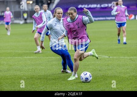 KORREKTUR DES FAMILIENNAMENS VON MAGDALENA Chelsea's Magdalena Eriksson (L) und Fran Kirby während einer Trainingseinheit am Vorabend des UEFA Women's Champions League-Finales zwischen dem FC Chelsea und dem FC Barcelona in Göteborg, Schweden, am 15. Mai 2021. Foto: Adam Ihse / TT / Code 9200 Stockfoto