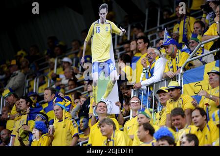 Die schwedischen Fans beim Fußball-2008 Europameisterschaftsspiel der Gruppe D zwischen Schweden und Spanien im Tivoli Neu Stadion in Innsbruck. Stockfoto