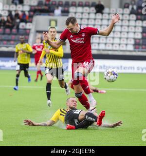 Hackens Alexander Faltsetas und Aberdeen's Ryan Hedges während der Europa Conference League, der zweiten Qualifikationsrunde, dem Spiel zwischen BK Hacken und Aberdeen in der Hisingen Arena in Göteborg, Schweden, am 29. Juli 2021. Foto: Adam Ihse/TT Code 9200 ***SCHWEDEN OUT*** Stockfoto