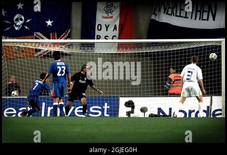 Shota Arveladze (no7 L) der Glasgow Rangers erzielt das Siegtor gegen den FC Kopenhagen Stockfoto