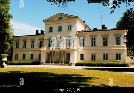 Der Haga-Palast außerhalb Stockholms wird das neue Zuhause für Kronprinzessin Victoria und Daniel Westling sein, da die schwedische Regierung ihn an den Königshof zurückgibt. Der Haga-Palast wurde früher als „Pavillon der Königin“ bezeichnet und befindet sich im Haga-Park, Solna, außerhalb von Stockholm. Es wurde 1802-04 vom Architekten CC Gjorwell im Auftrag von Gustav IV. Adolf erbaut und war im 19. Jahrhundert eine Residenz für Mitglieder der königlichen Familie. In den 1930er Jahren wurde der Palast renoviert und wurde die Heimat von Prinz Gustav Adolf und Prinzessin Sibylla. Gegenwart König Carl XVI Gustaf und seine Schwestern verbrachten ihre Kindheit in Haga. Stockfoto