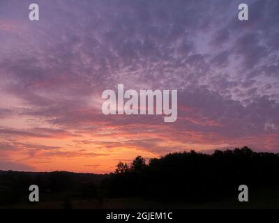 Sonnenaufgang über der Prärie, Murphy-Hanrahan Regional Park, Central Minnesota (südlich von Minneapolis) Stockfoto