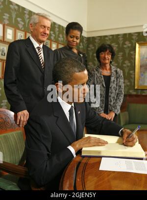 US-Präsident Barack Obama unterschreibt das Gästebuch im Nobelinstitut in Oslo, Norwegen Stockfoto